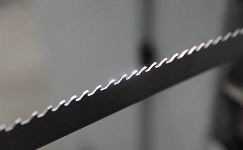 景德镇双金属带锯条产生切削噪音的原因具体有哪些？